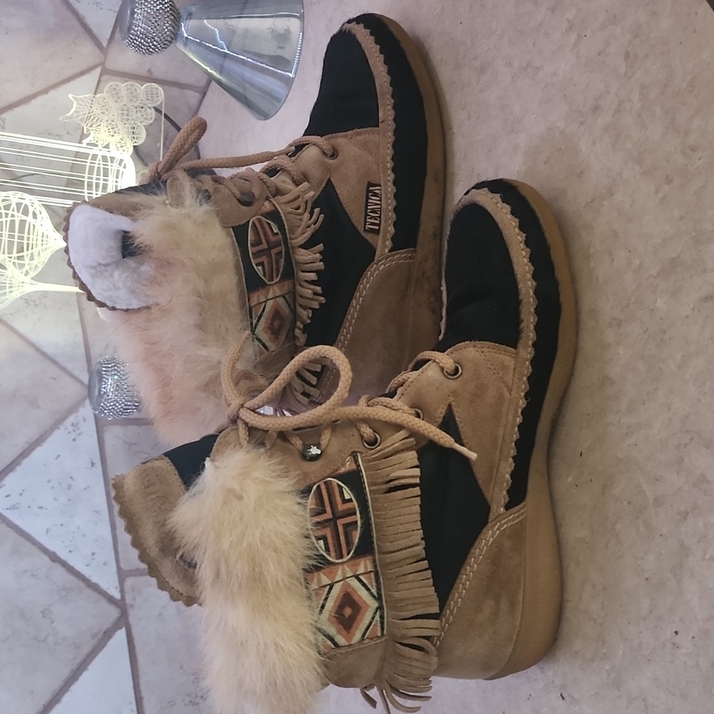 Moccasin boots with fringe and fur. Suede leather. Great fit very comfortable.
